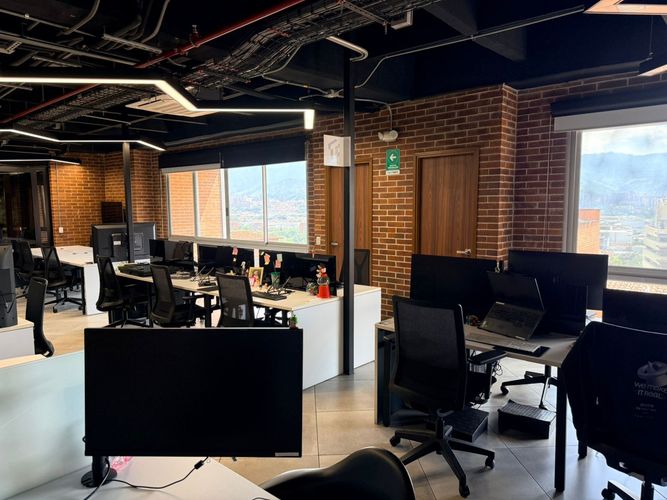 Oficina en arriendo en El Poblado, Medellín, 190 m² · foto 2 de 14