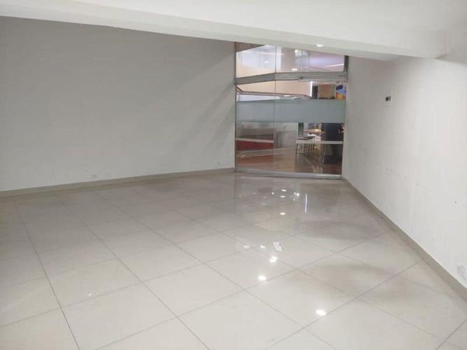 Local en arriendo en El Poblado, Medellín, 45 m² · foto 2 de 5