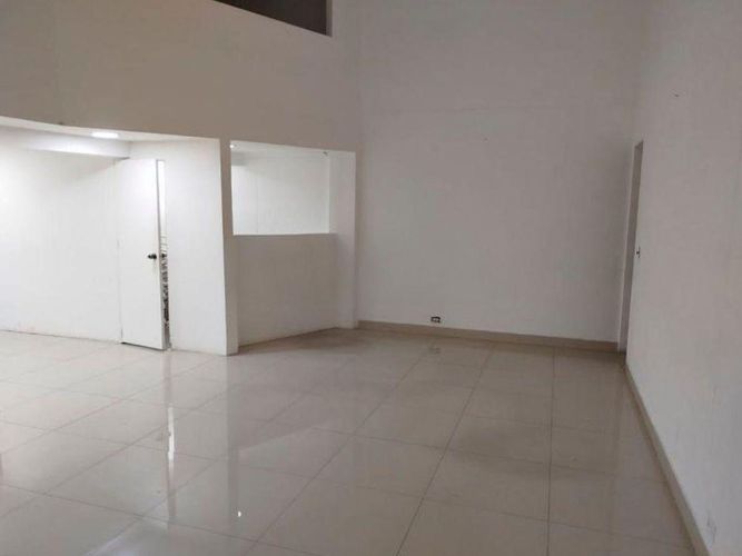 Local en arriendo en El Poblado, Medellín, 45 m² · foto 3 de 5