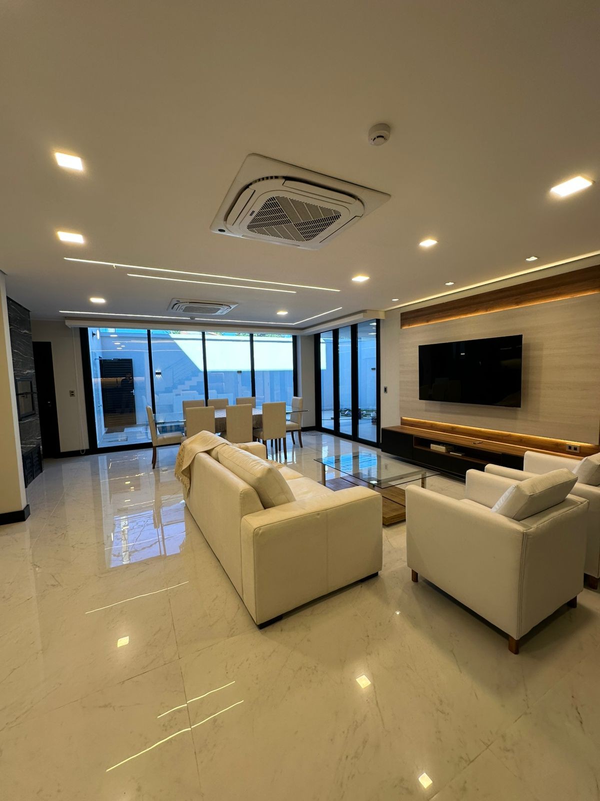 ALQUILO EXCLUSIVA RESIDENCIA AMOBLADA EN EL PRESTIGIOSO BARRIO MBURUCUYA — foto 3