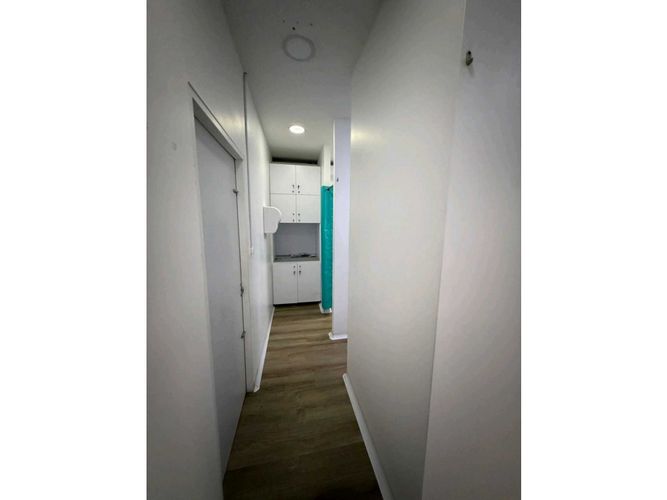 Local en arriendo en Caribe, Medellín, 26 m² · foto 2 de 10
