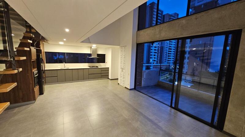 Apartamento en arriendo en El Poblado, Medellín · foto 2 de 23