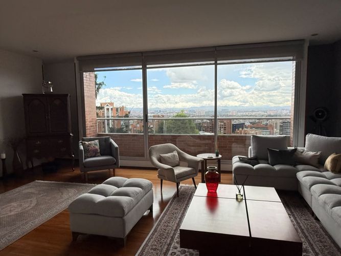 Apartamento de 3 alcobas en venta en Los Rosales, Bogotá, 173 m² · foto 2 de 24