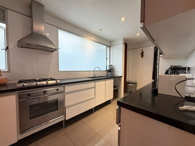 Apartamento de 3 alcobas en venta en Los Rosales, Bogotá, 173 m² · foto 8 de 24