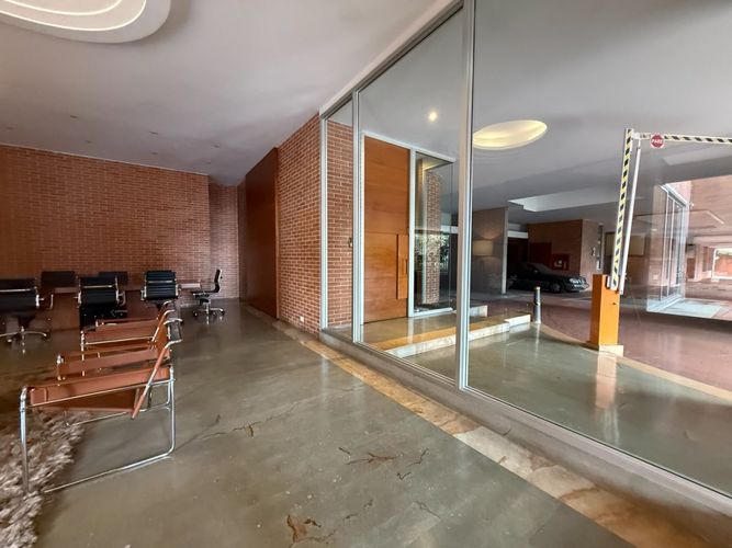 Apartamento de 3 alcobas en venta en Los Rosales, Bogotá, 173 m² · foto 23 de 24