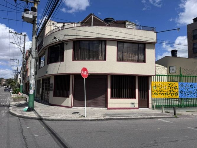 Casa de 4 alcobas en venta en Villa Alsacia 2, Bogotá, 240 m² · foto 3 de 24