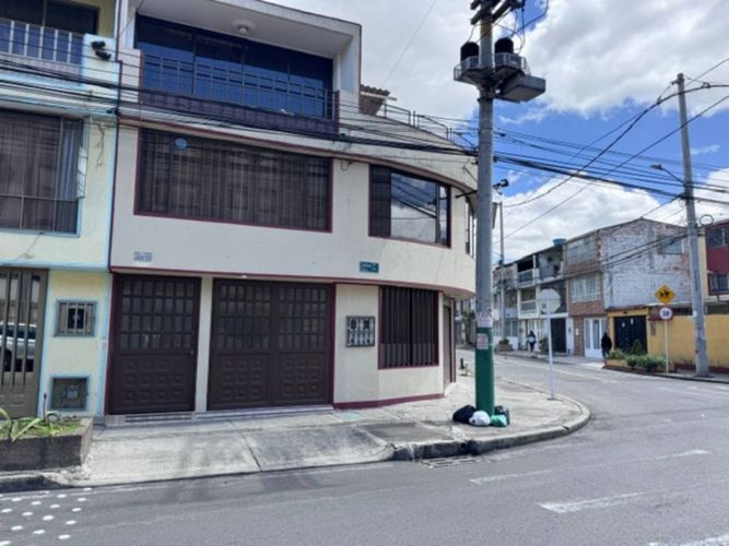 Casa de 4 alcobas en venta en Villa Alsacia 2, Bogotá, 240 m² · foto 4 de 24