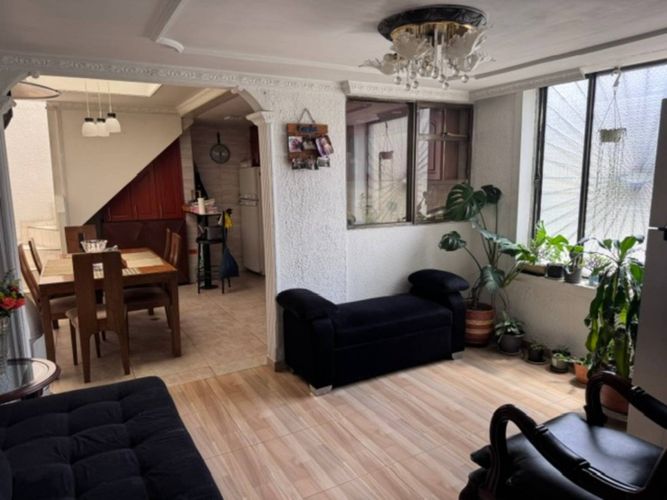 Casa de 4 alcobas en venta en Villa Alsacia 2, Bogotá, 240 m² · foto 8 de 24