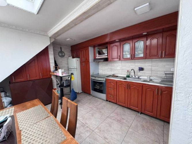Casa de 4 alcobas en venta en Villa Alsacia 2, Bogotá, 240 m² · foto 9 de 24