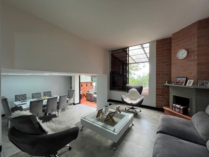 Casa de 4 alcobas en arriendo en El Poblado, Medellín, 280 m² · foto 2 de 20