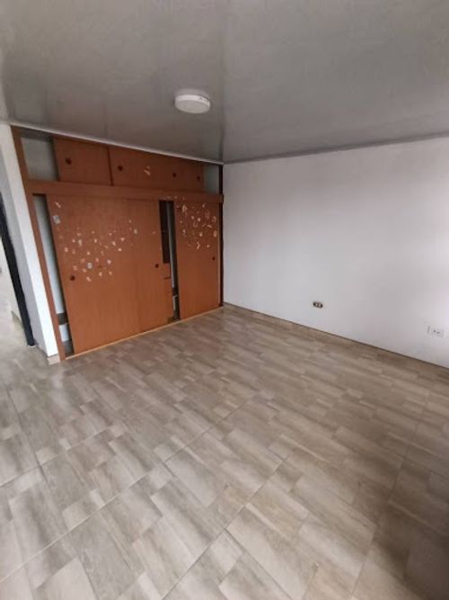 Casa de 4 alcobas en venta en Las Americas, Bogotá, 215 m² · foto 3 de 24