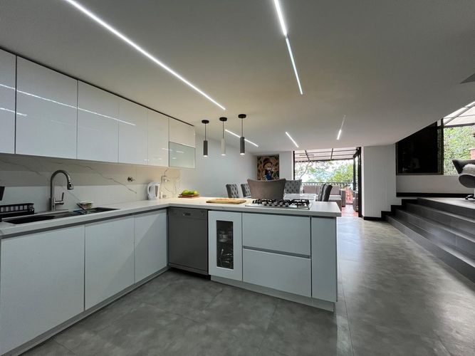 Casa de 4 alcobas en arriendo en El Poblado, Medellín, 280 m² · foto 5 de 20