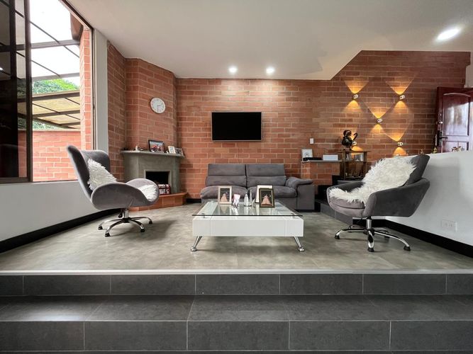 Casa de 4 alcobas en arriendo en El Poblado, Medellín, 280 m² · foto 2 de 20