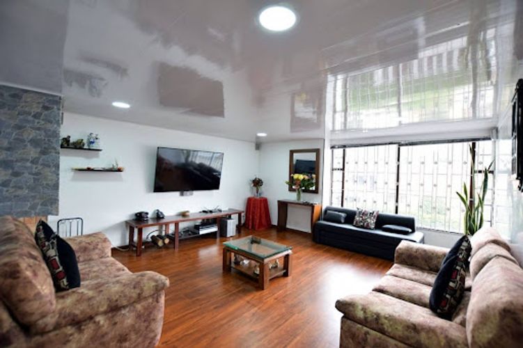 Casa de 6 alcobas en venta en Villa Magdala, Bogotá, 350 m² · foto 4 de 24