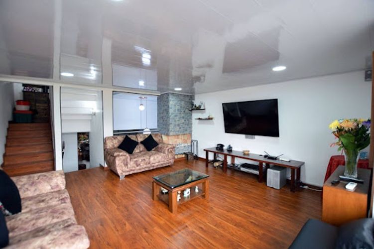 Casa de 6 alcobas en venta en Villa Magdala, Bogotá, 350 m² · foto 6 de 24