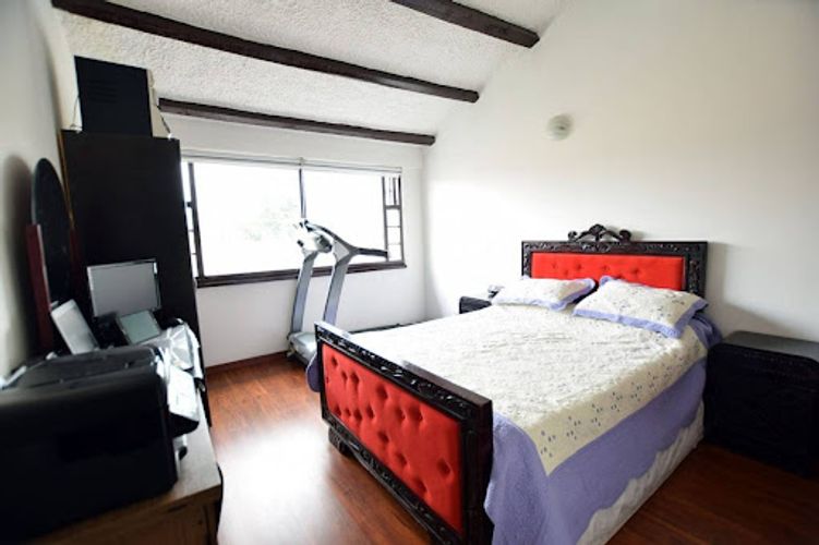 Casa de 6 alcobas en venta en Villa Magdala, Bogotá, 350 m² · foto 15 de 24