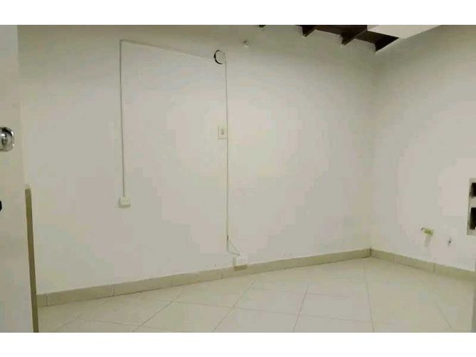Local en arriendo en Conquistadores, Medellín, 85 m² · foto 2 de 12