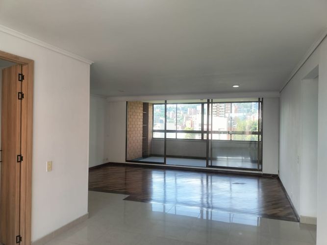 Apartamento de 4 alcobas en arriendo en El Poblado, Medellín, 156 m² · foto 5 de 18