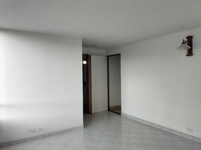 Apartamento de 4 alcobas en arriendo en El Poblado, Medellín, 156 m² · foto 2 de 18