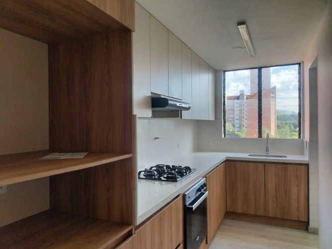 Apartamento de 4 alcobas en arriendo en El Poblado, Medellín, 156 m² · foto 10 de 18