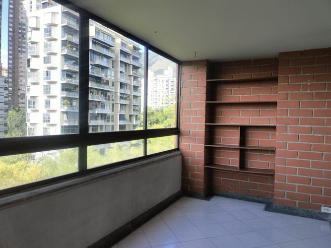 Apartamento de 4 alcobas en arriendo en El Poblado, Medellín, 156 m² · foto 16 de 18