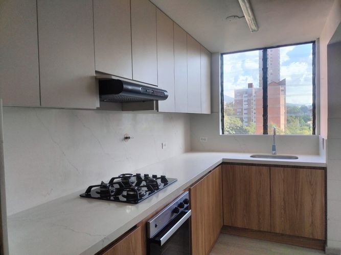 Apartamento de 4 alcobas en arriendo en El Poblado, Medellín, 156 m² · foto 6 de 18