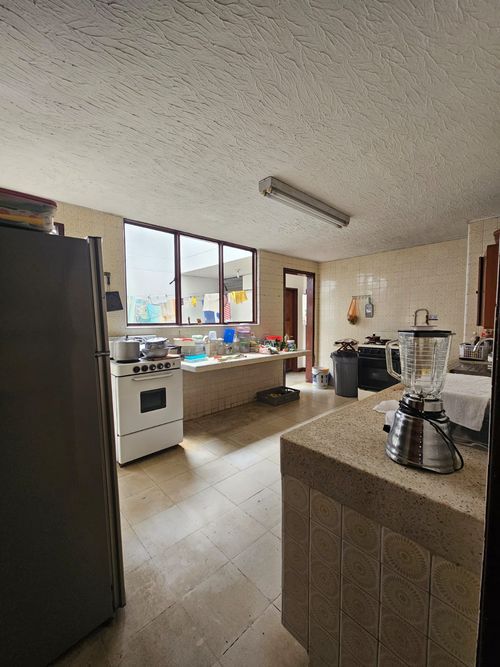 Casa de 6 alcobas en venta en El Gran Limonar, Cali, 272 m² · foto 2 de 19