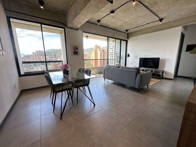 Apartamento de 2 alcobas en arriendo en El Poblado, Medellín, 107 m² · foto 2 de 21