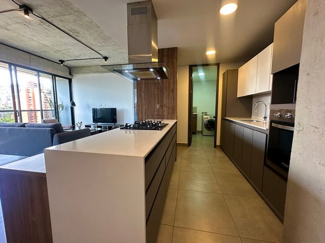 Apartamento de 2 alcobas en arriendo en El Poblado, Medellín, 107 m² · foto 3 de 21