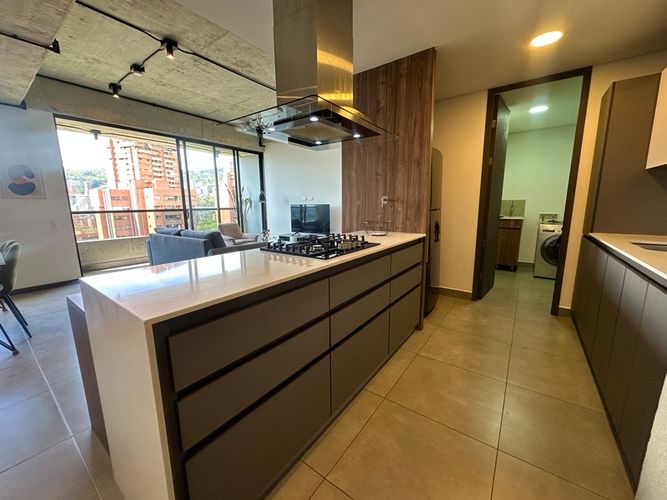 Apartamento de 2 alcobas en arriendo en El Poblado, Medellín, 107 m² · foto 4 de 21