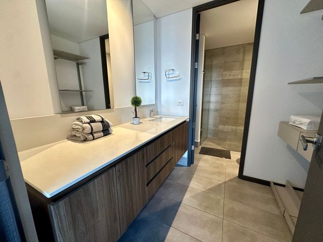 Apartamento de 2 alcobas en arriendo en El Poblado, Medellín, 107 m² · foto 16 de 21