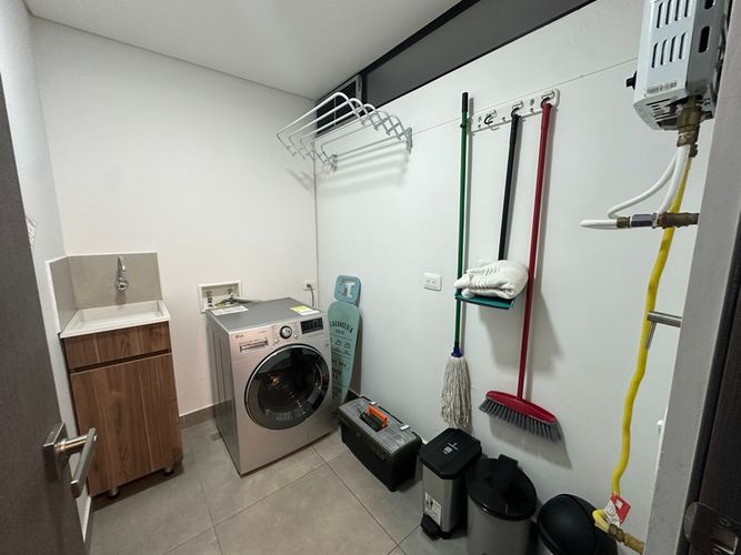 Apartamento de 2 alcobas en arriendo en El Poblado, Medellín, 107 m² · foto 18 de 21