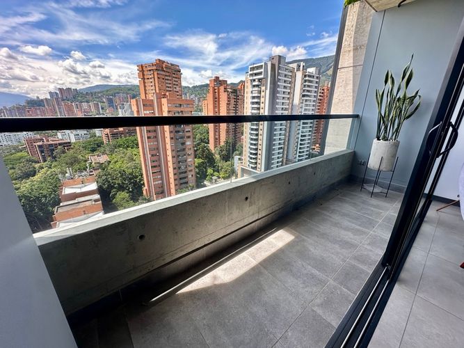 Apartamento de 2 alcobas en arriendo en El Poblado, Medellín, 107 m² · foto 19 de 21