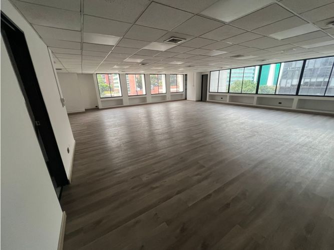 Oficina en venta en Milla De Oro, Medellín, 127 m² · foto 2 de 7