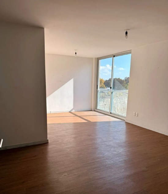 Apartamento de 2 Dormitorios y Cochera en Tres Cruces · Foto 1