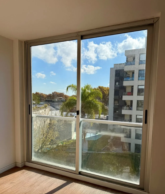 Apartamento de 2 Dormitorios y Cochera en Tres Cruces · Foto 2