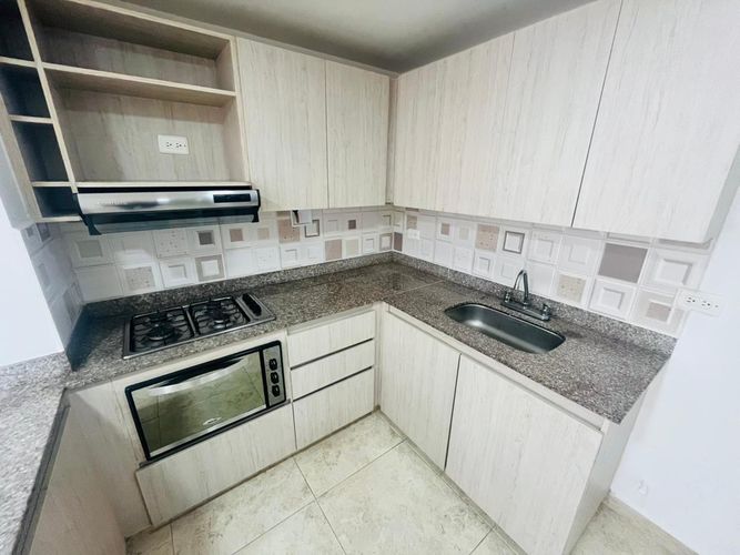 Apartamento de 2 alcobas en arriendo en La Gloria, Medellín, 70 m² · foto 2 de 19