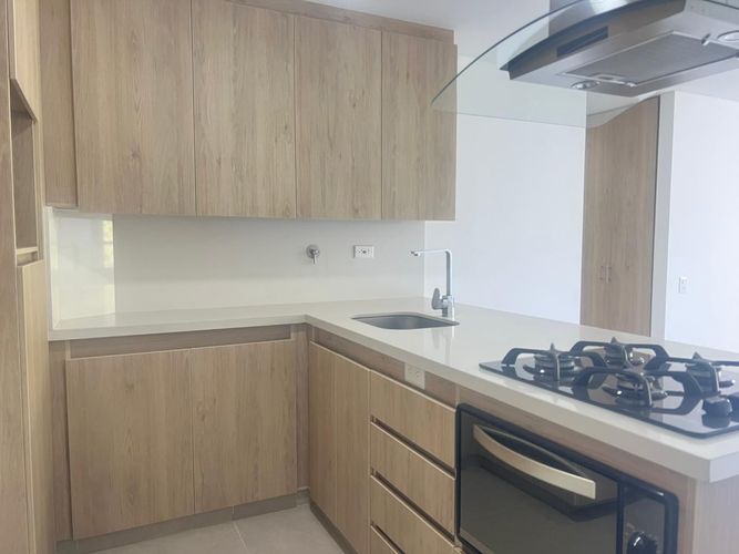 Apartamento de 2 alcobas en arriendo en El Poblado, Medellín, 68 m² · foto 6 de 15
