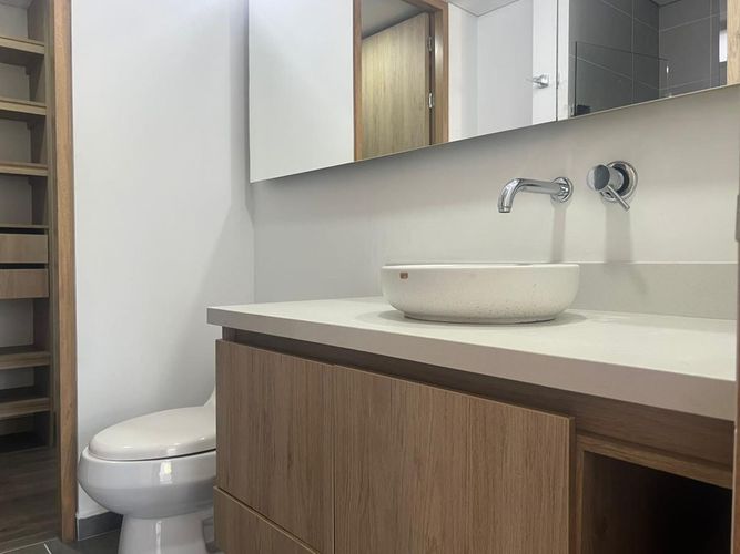 Apartamento de 2 alcobas en arriendo en El Poblado, Medellín, 68 m² · foto 13 de 15