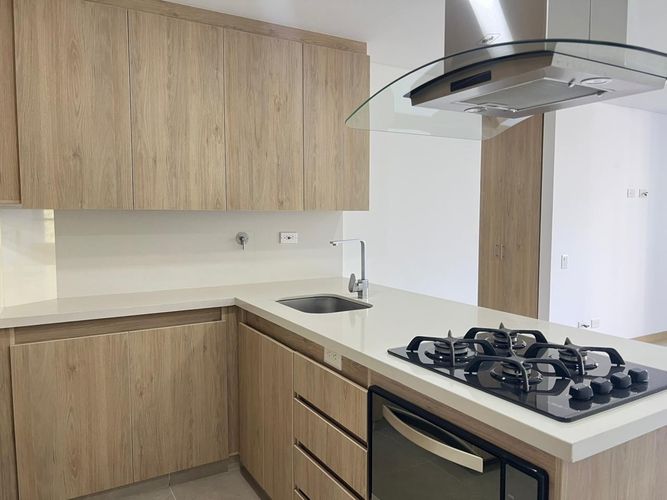 Apartamento de 2 alcobas en arriendo en El Poblado, Medellín, 68 m² · foto 4 de 15