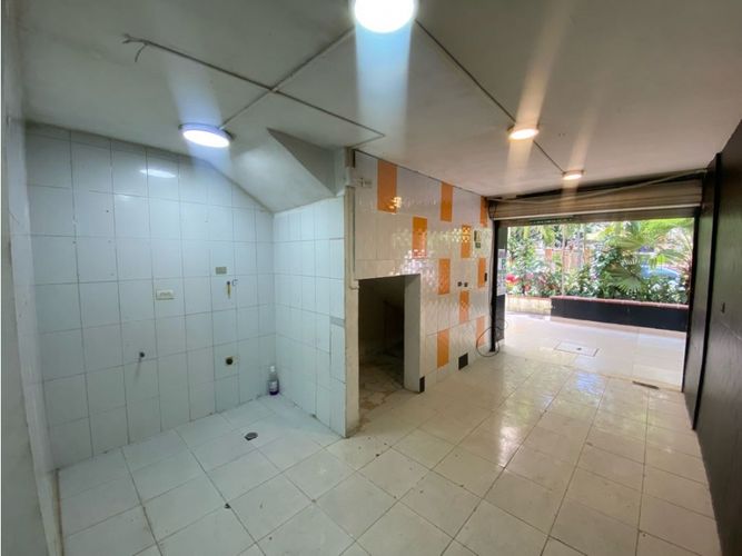 Local en arriendo en La Castellana, Medellín, 30 m² · foto 2 de 7