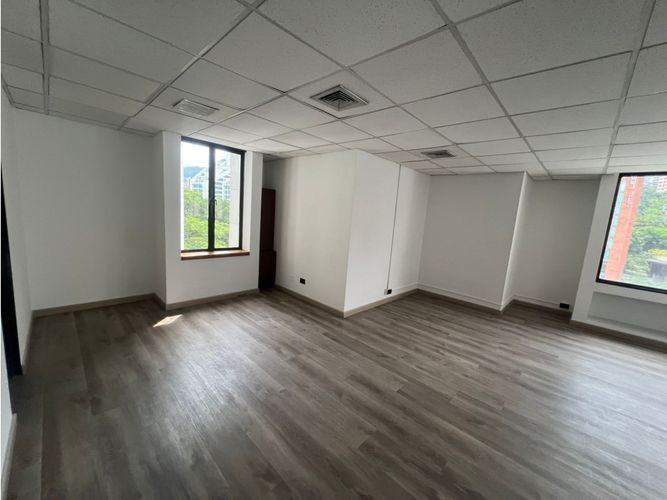 Oficina en arriendo en Milla De Oro, Medellín, 127 m² · foto 4 de 7