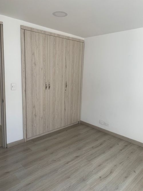 Apartamento de 2 alcobas en venta en Santa Barbara Central, Bogotá, 80 m² · foto 2 de 12