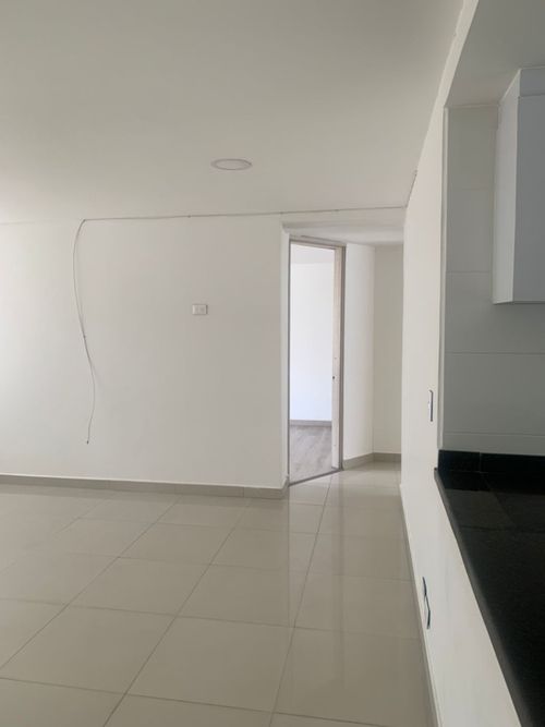 Apartamento de 2 alcobas en venta en Santa Barbara Central, Bogotá, 80 m² · foto 3 de 12