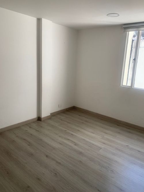 Apartamento de 2 alcobas en venta en Santa Barbara Central, Bogotá, 80 m² · foto 5 de 12