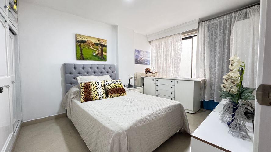 Apartamento de 4 alcobas en venta en Las Acacias, Medellín, 205 m² · foto 18 de 24
