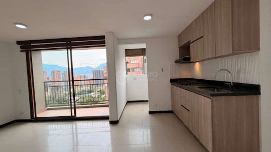 Apartamento de 3 alcobas en arriendo en Castropol, Medellín, 78 m² · foto 2 de 20