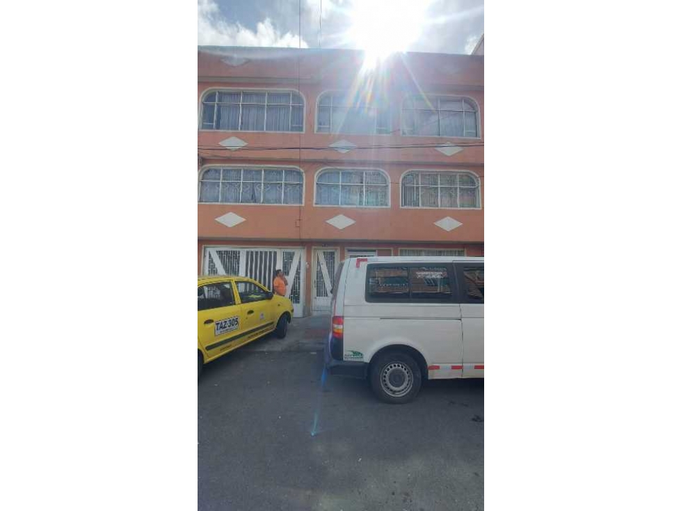 Casa en venta en San Fernando, Bogotá · foto 3 de 24