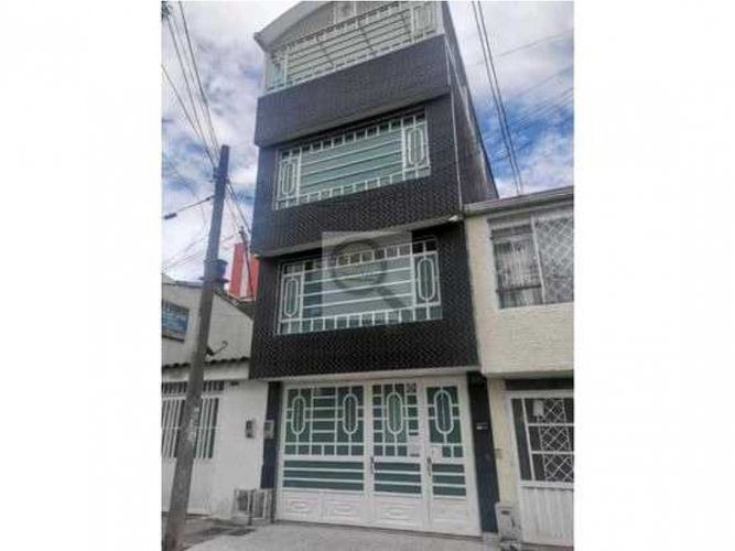 Casa en venta en Villa Alsacia, Bogotá · foto 2 de 24