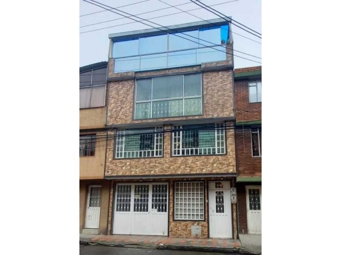 Casa de 7 alcobas en venta en Niza Cordoba, Bogotá, 280 m² · foto 2 de 24